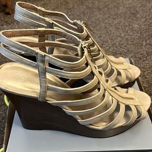 Zip Up Wedge